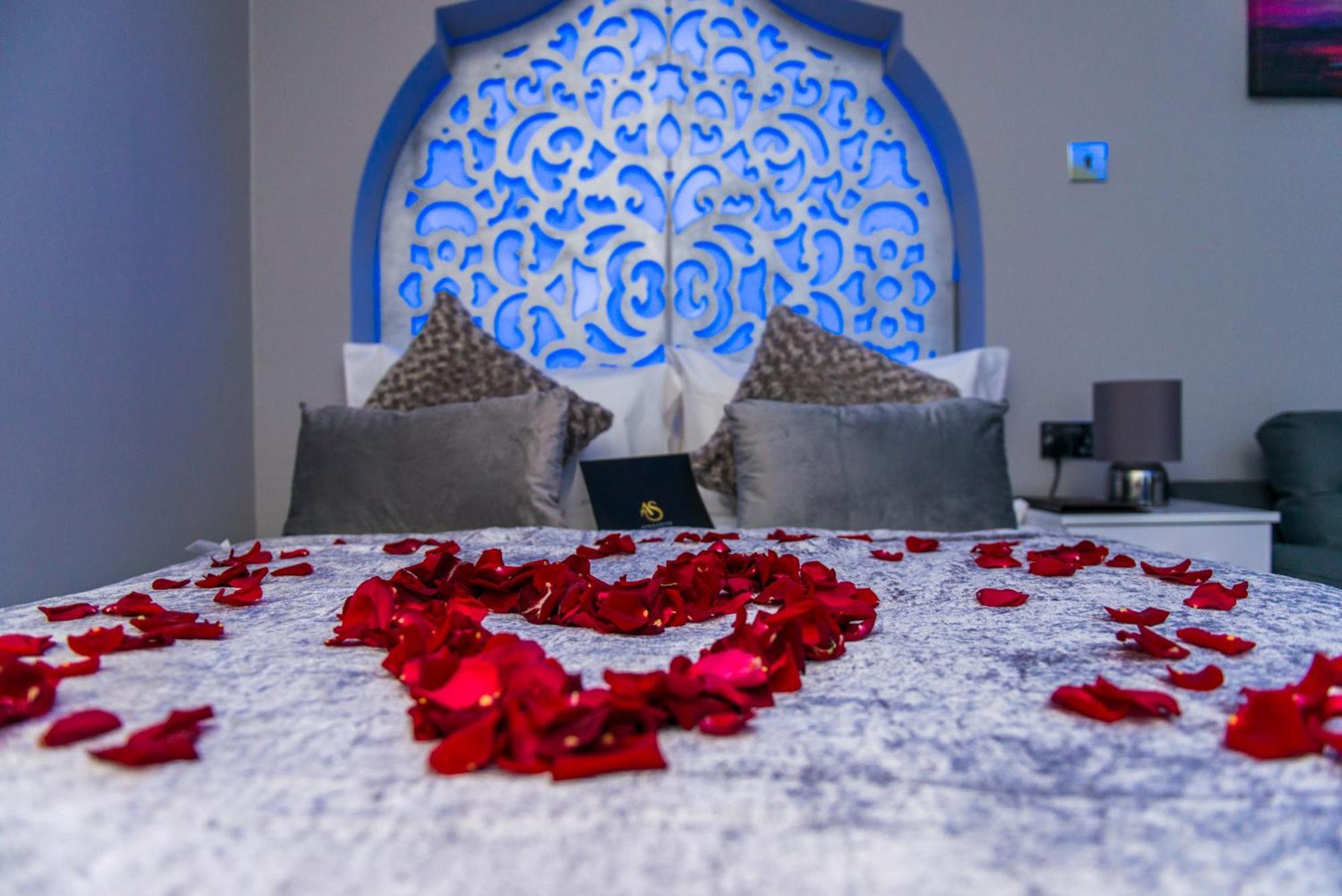 Aphrodite Suites Huddersfield Bagian luar foto